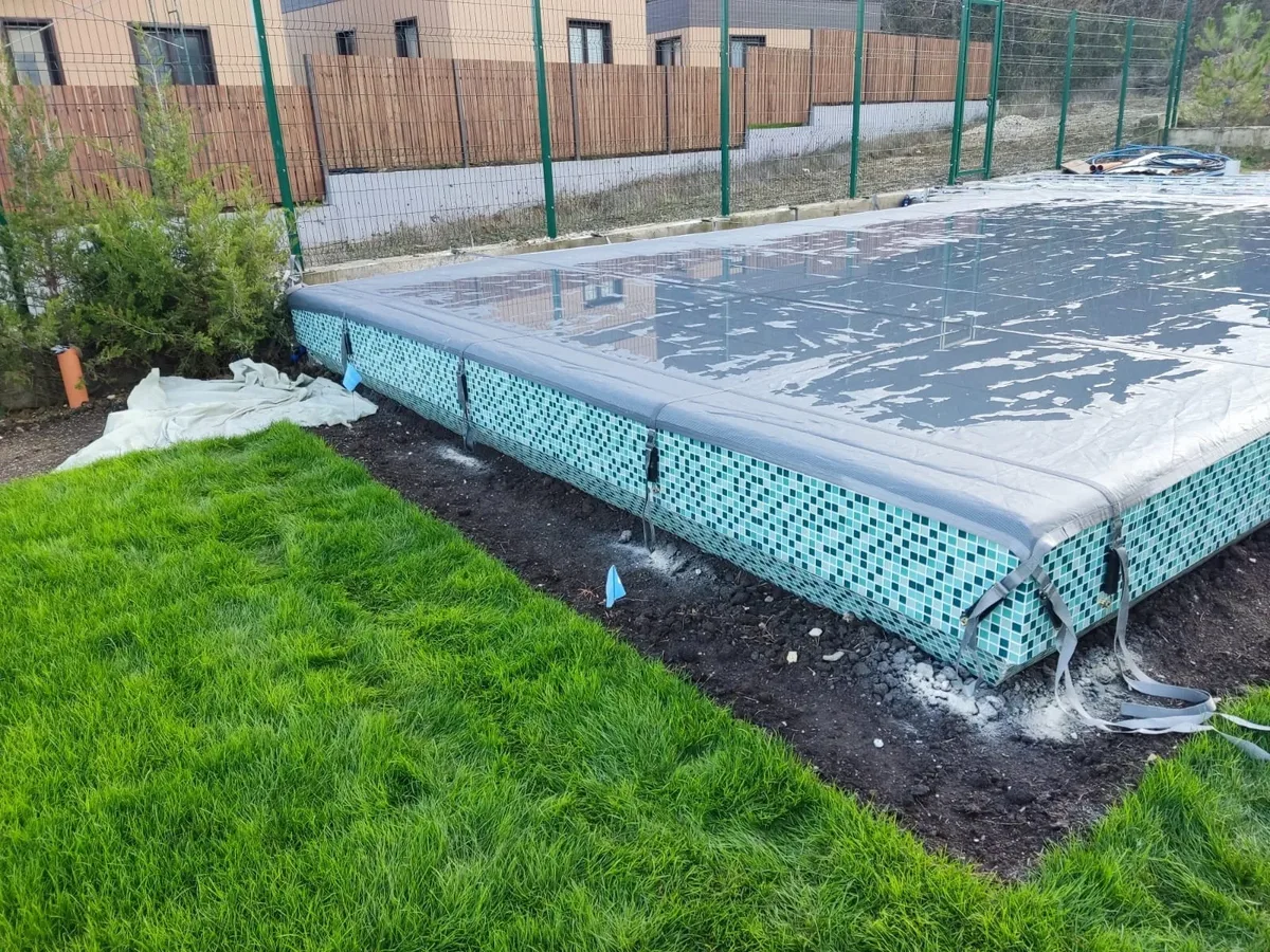 Батутное покрывало на бассейне в Нижнем Тагиле